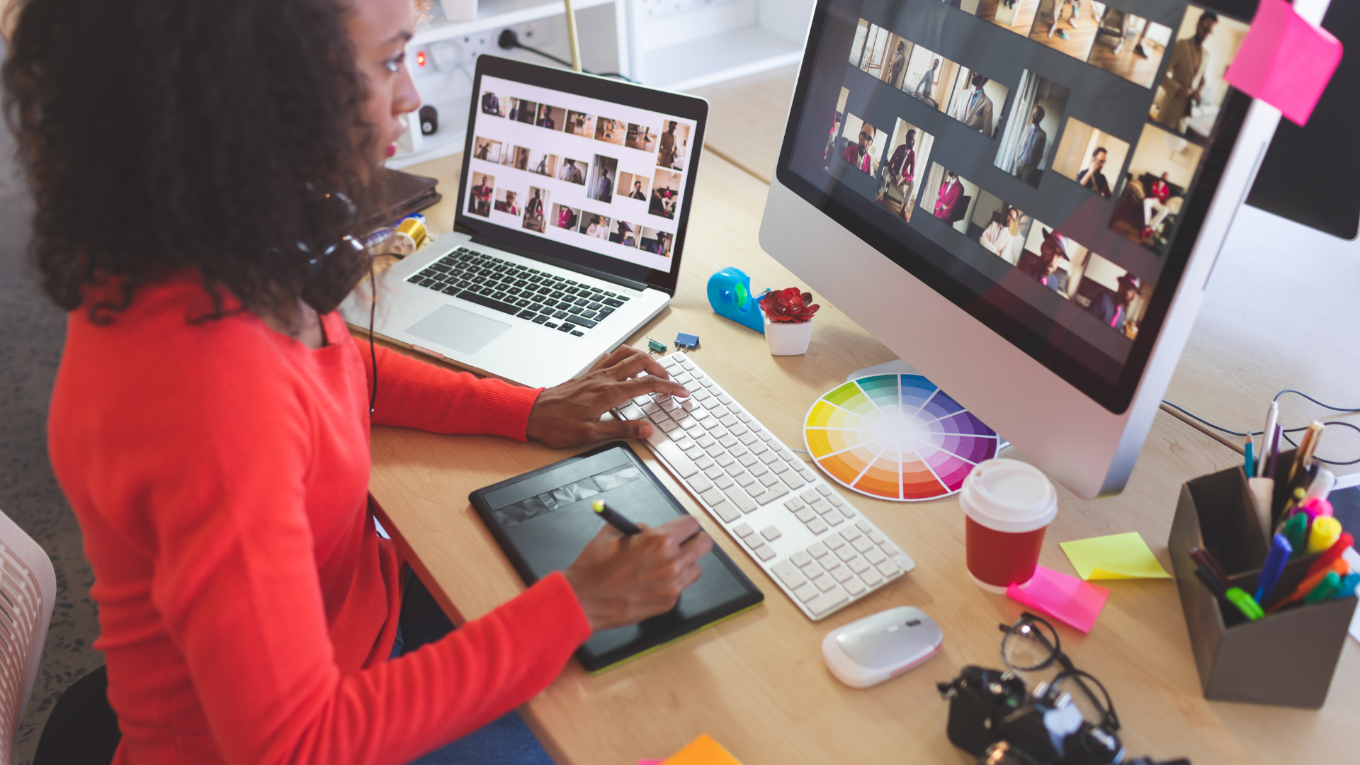 Explore how design drives marketing success. Learn valuable lessons from well-known brands and how they use design to boost their marketing strategies