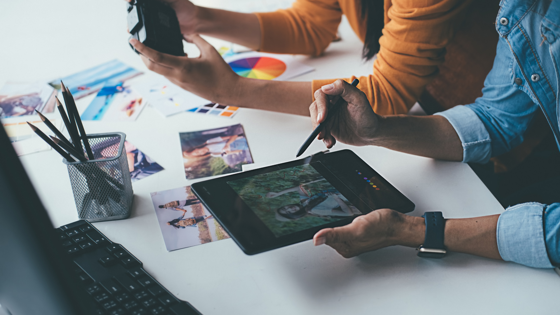 Discover which digital marketing design tools are worth your time in 2025. Explore the pros, cons, and real-world applications to enhance your strategy.